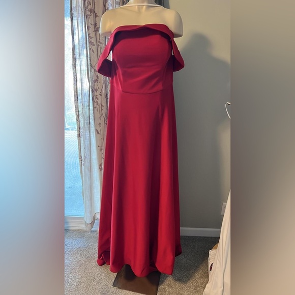 La Femme Curve Red Off The Shoulder Long Dress - Picture 14 of 15